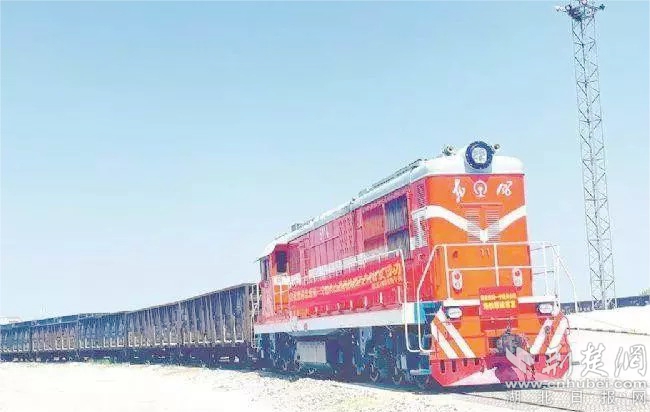 “麻城-寧波舟山港”海鐵聯(lián)運(yùn)班列。(1).jpg